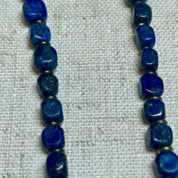 🏷️Handmade Blue Lapis Style Beaded Necklace w Gold Bee Charm🏷️ - Picture 5 of 6
